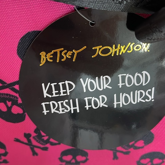 Betsey Johnson Pink/Black "Skull & Bones & Hearts Nylon Insulated Lunch Tote Bag - Picture 6 of 7